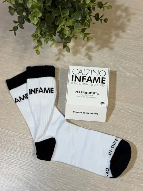 calza "infame"