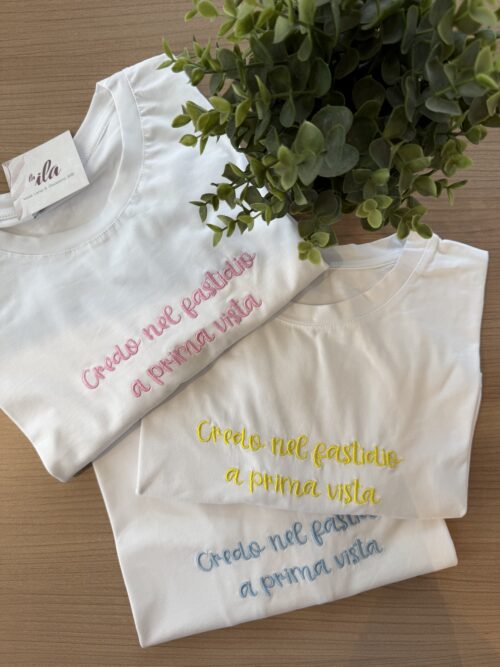 t-shirt "credo nel fastidio a prima vista"