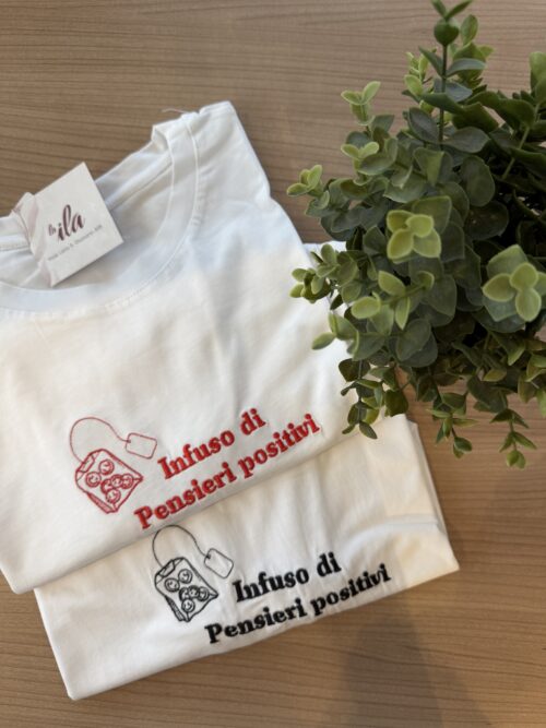t-shirt "infuso di pendieri positivi"