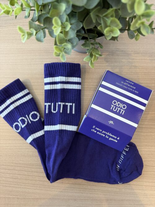 Calza "odio tutti"